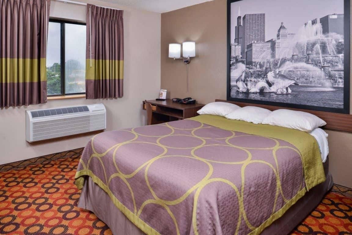 Super 8 By Wyndham Romeoville Bolingbrook מראה חיצוני תמונה