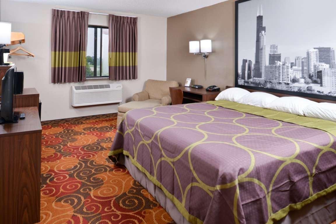 Super 8 By Wyndham Romeoville Bolingbrook מראה חיצוני תמונה