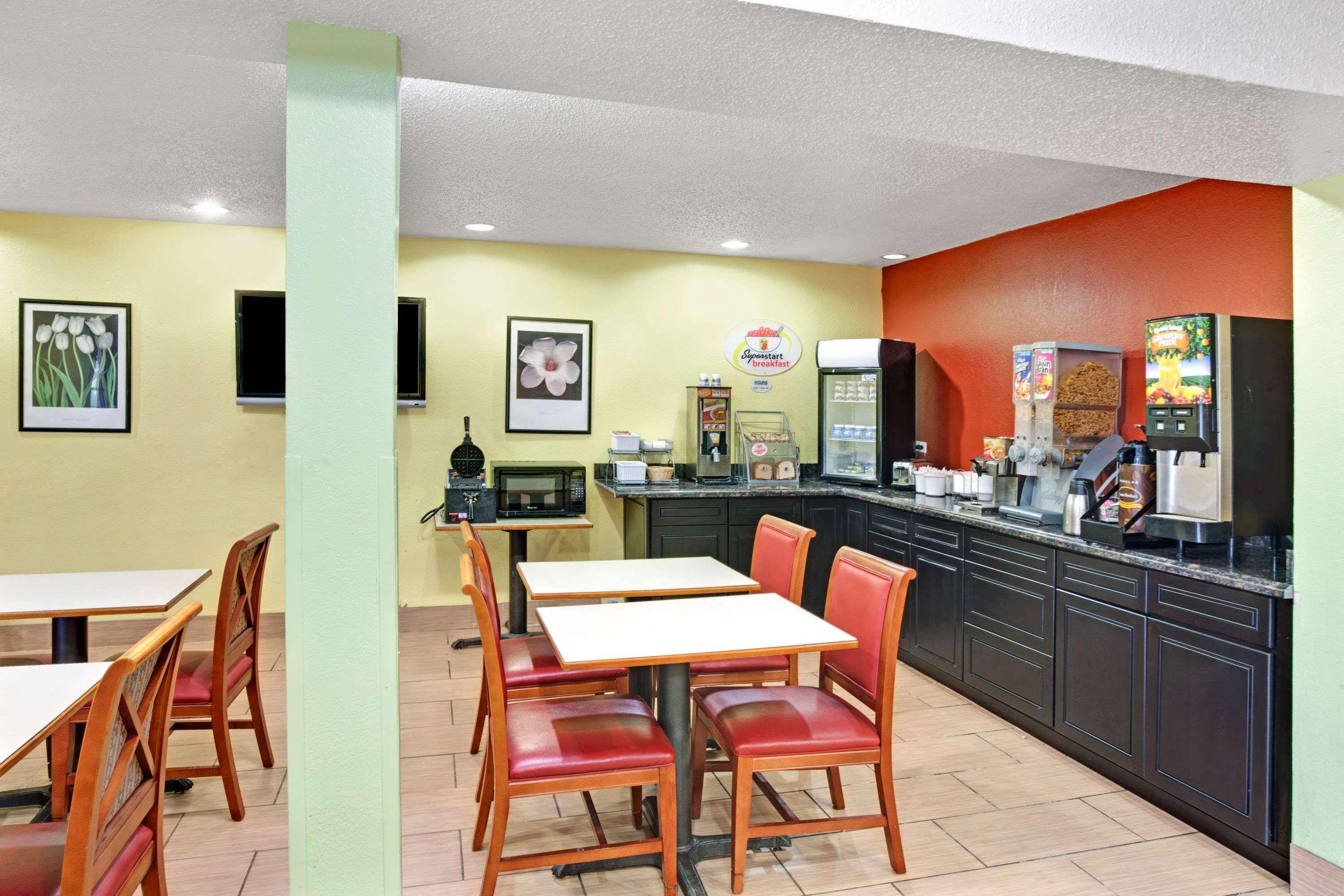 Super 8 By Wyndham Romeoville Bolingbrook מראה חיצוני תמונה