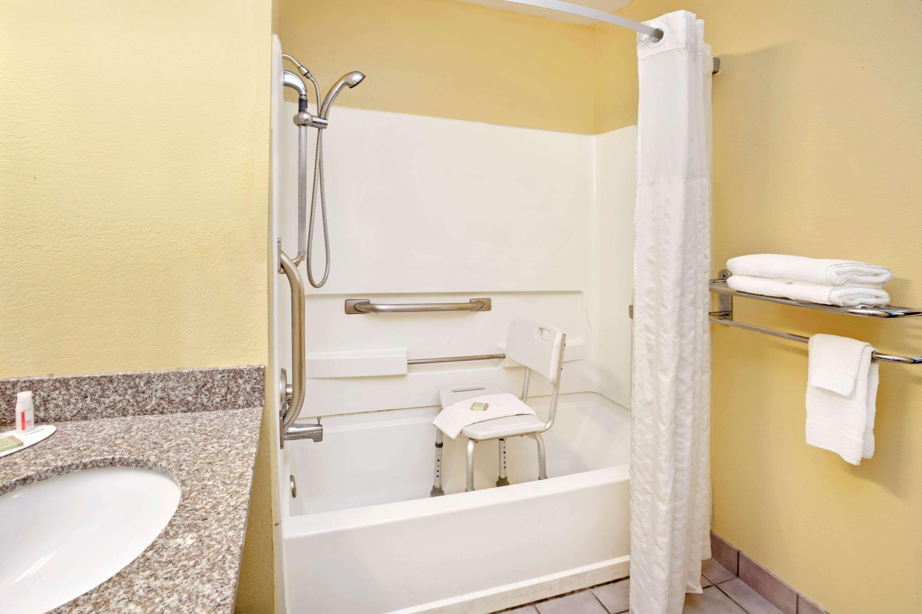 Super 8 By Wyndham Romeoville Bolingbrook מראה חיצוני תמונה