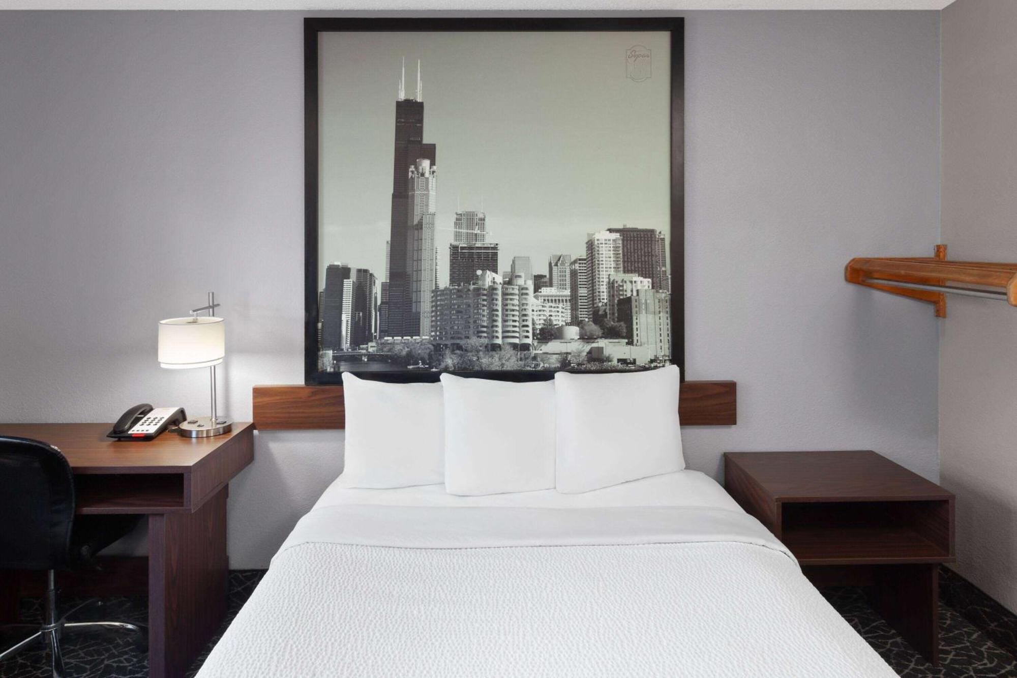 Super 8 By Wyndham Romeoville Bolingbrook מראה חיצוני תמונה