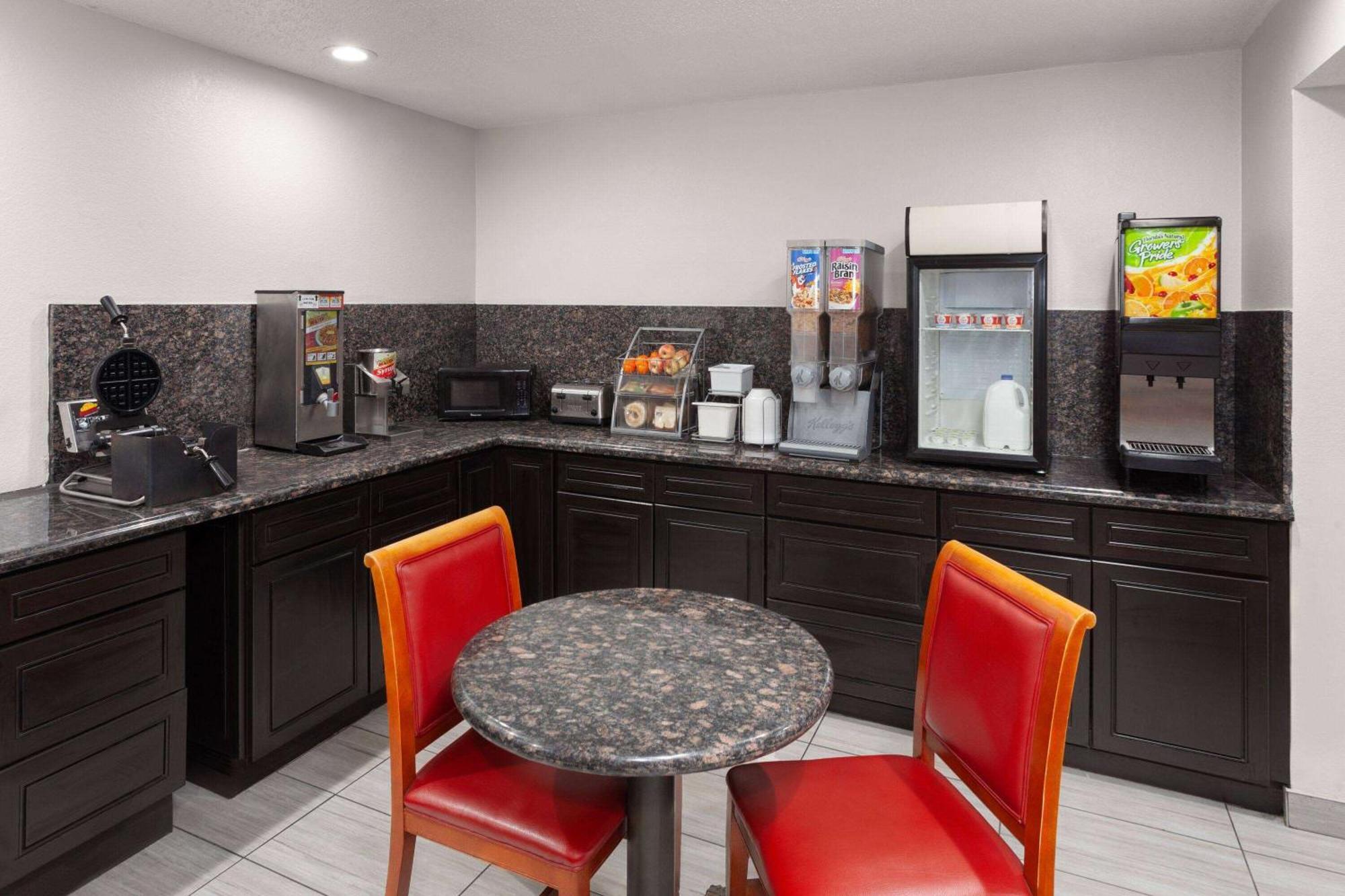 Super 8 By Wyndham Romeoville Bolingbrook מראה חיצוני תמונה