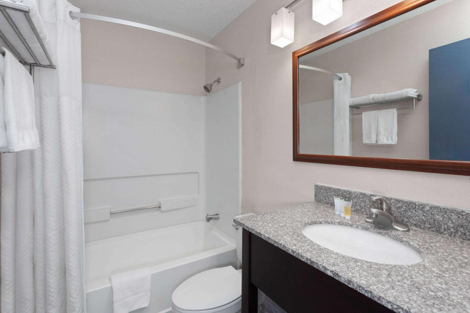 Super 8 By Wyndham Romeoville Bolingbrook מראה חיצוני תמונה