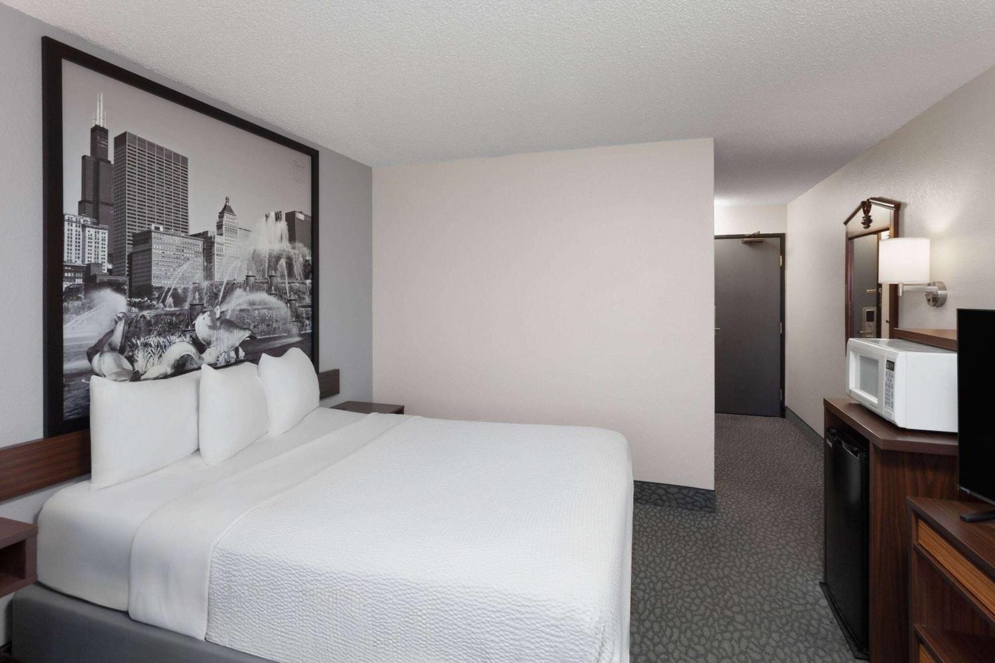 Super 8 By Wyndham Romeoville Bolingbrook מראה חיצוני תמונה
