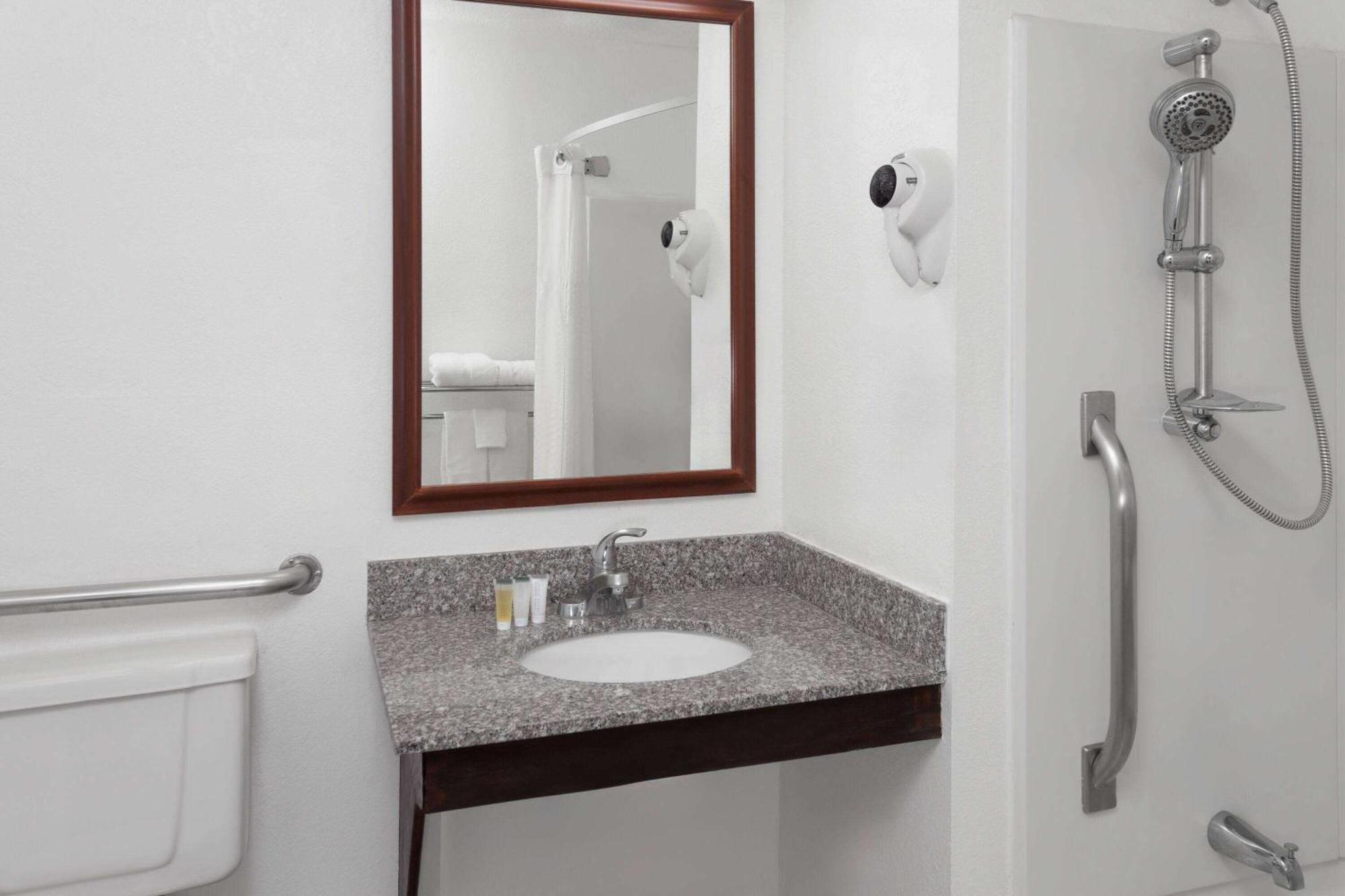 Super 8 By Wyndham Romeoville Bolingbrook מראה חיצוני תמונה