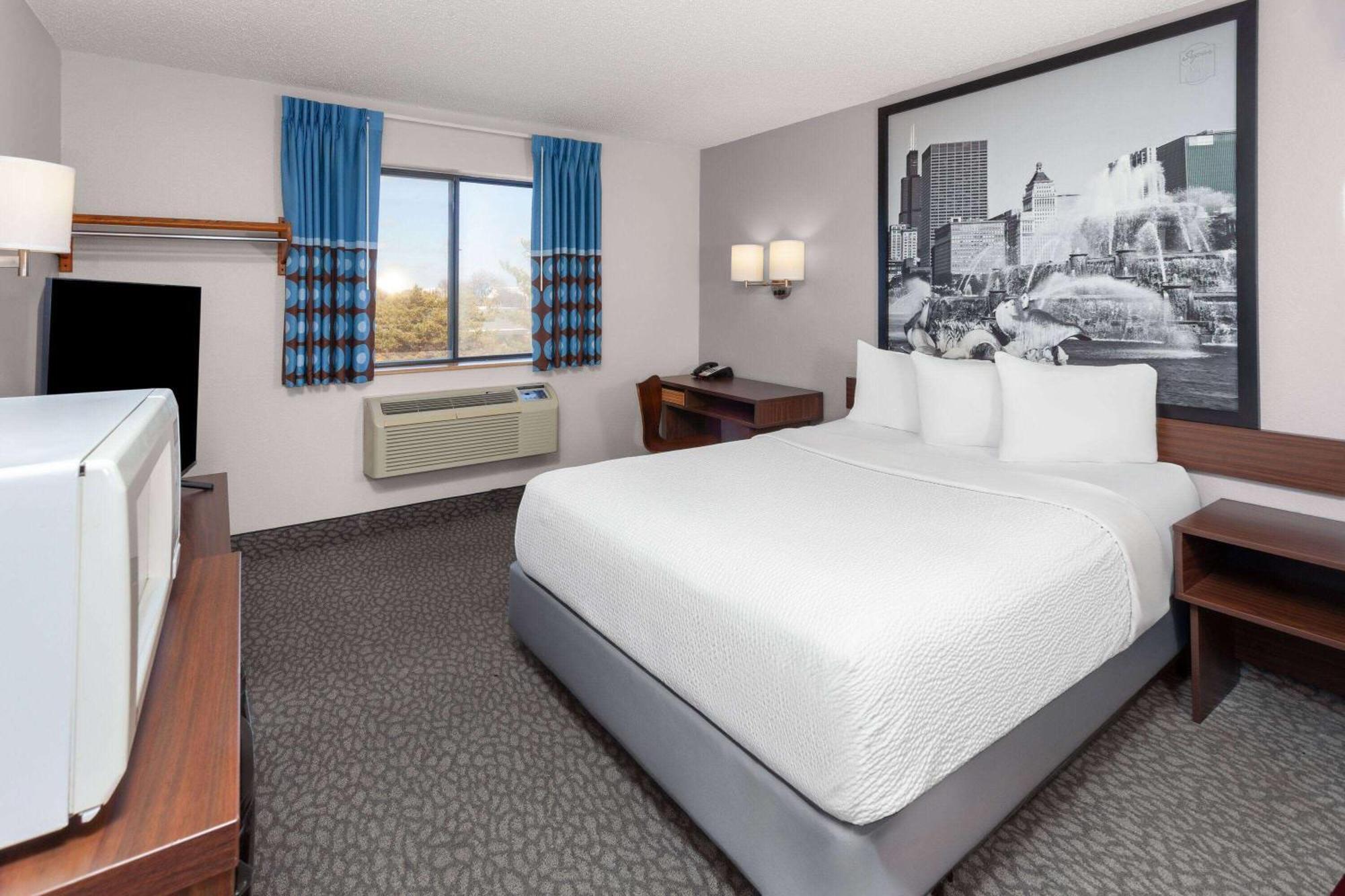 Super 8 By Wyndham Romeoville Bolingbrook מראה חיצוני תמונה