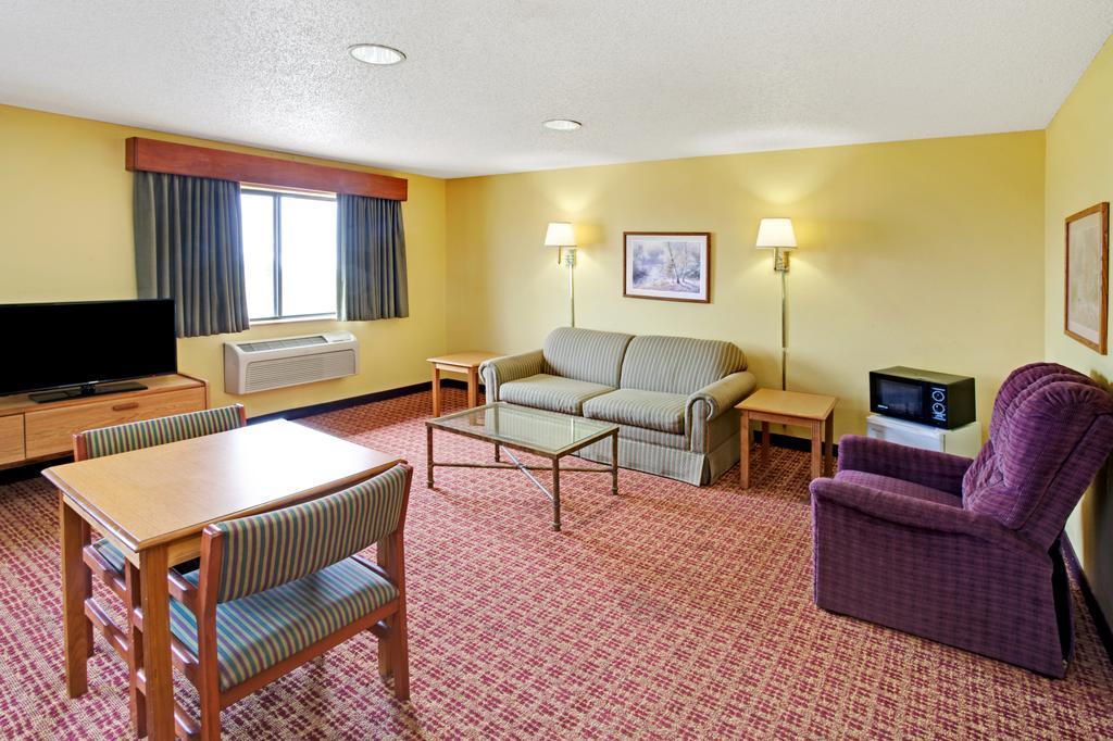 Super 8 By Wyndham Romeoville Bolingbrook מראה חיצוני תמונה