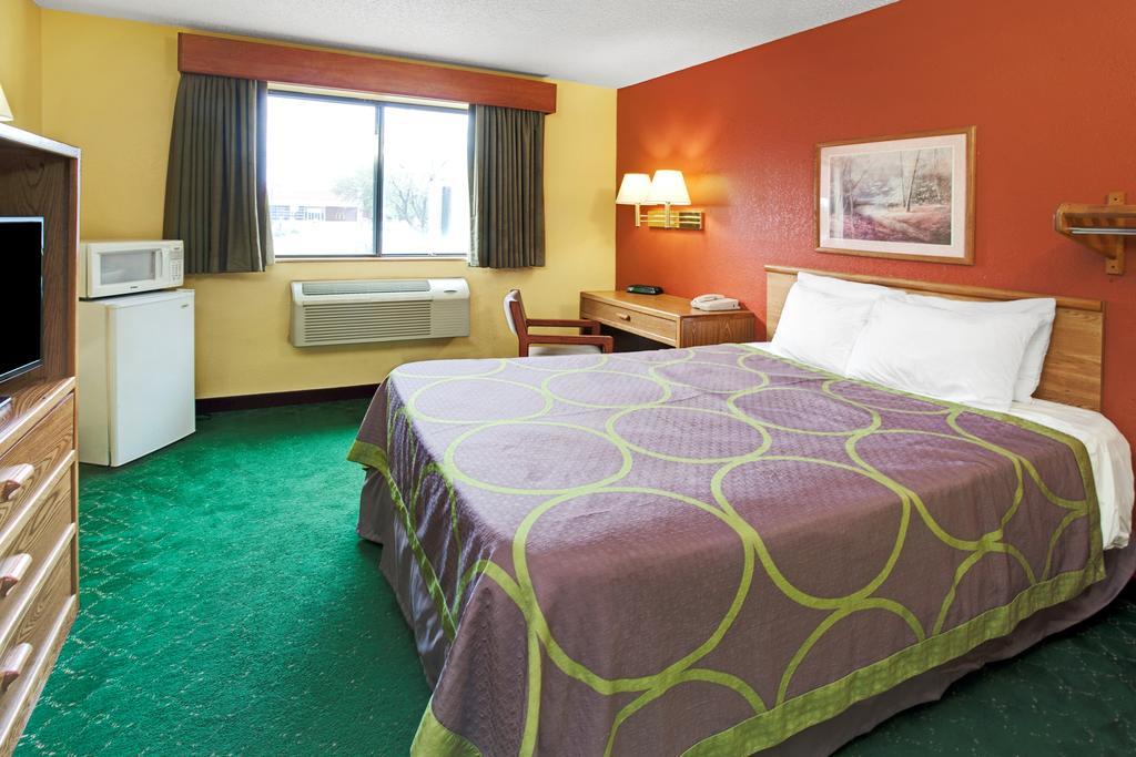 Super 8 By Wyndham Romeoville Bolingbrook מראה חיצוני תמונה