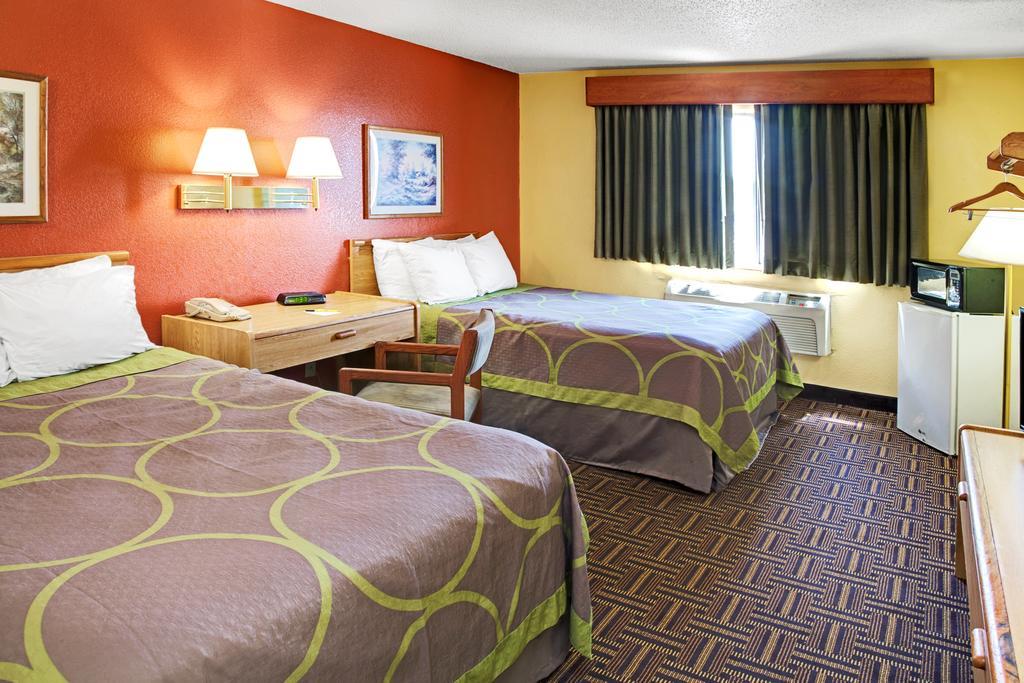 Super 8 By Wyndham Romeoville Bolingbrook מראה חיצוני תמונה